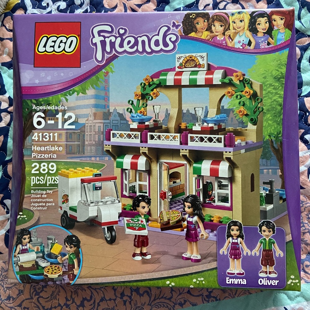 LEGO Pizzeria building set *never opened*